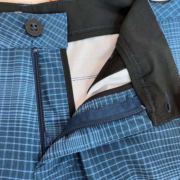 QUIKSILVER 10" Hybrid Shorts 21.5" Outseam in Blue Men's 34" Waist - Picture 9 of 16